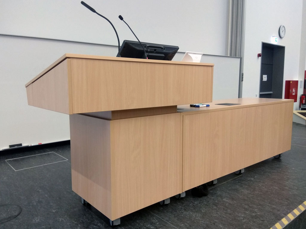 Lecturer's workstation and lectern teach.magna rear view with closed inspection flap.